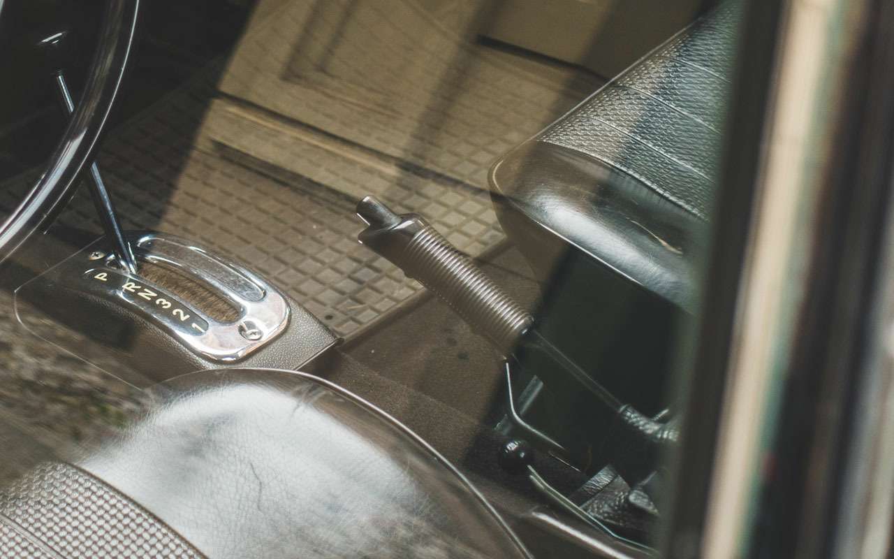 Ручник вымирает: в машинах ему больше нет места