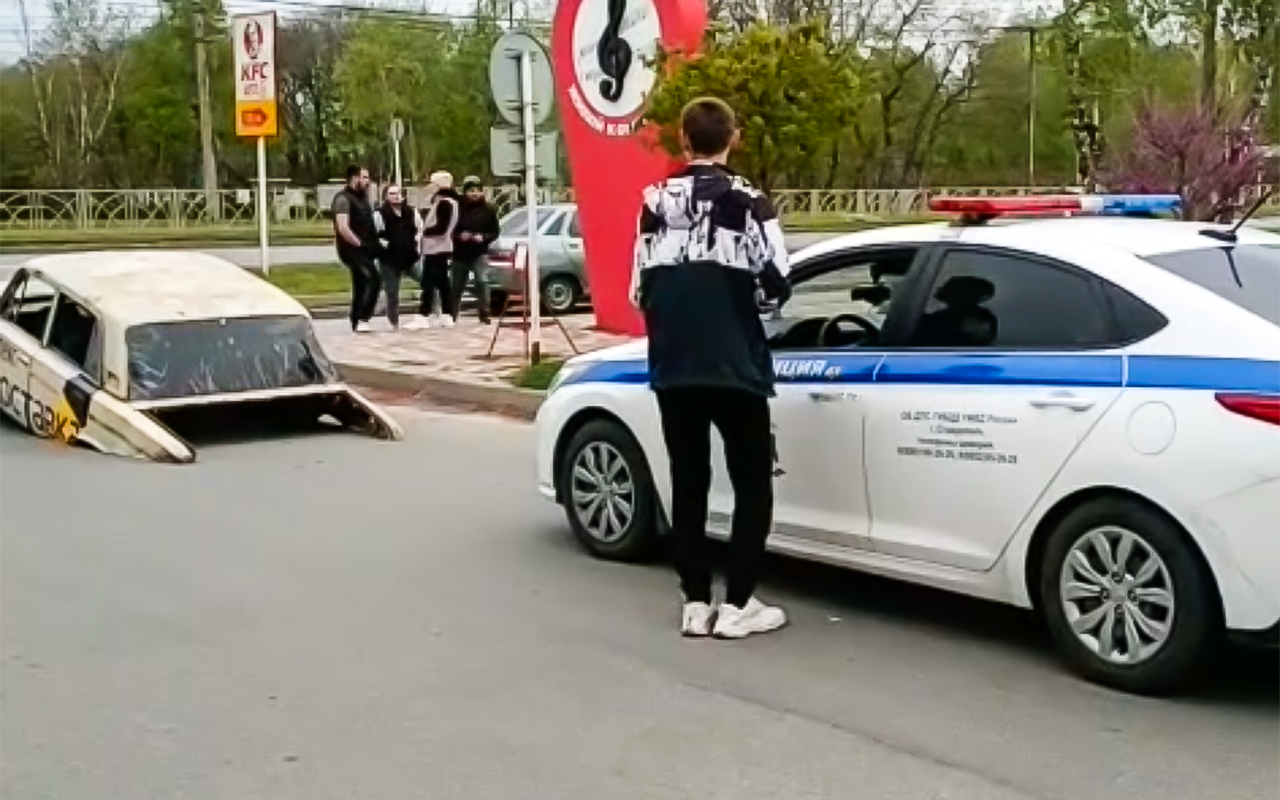 Авто без задних колес проехалось по городу