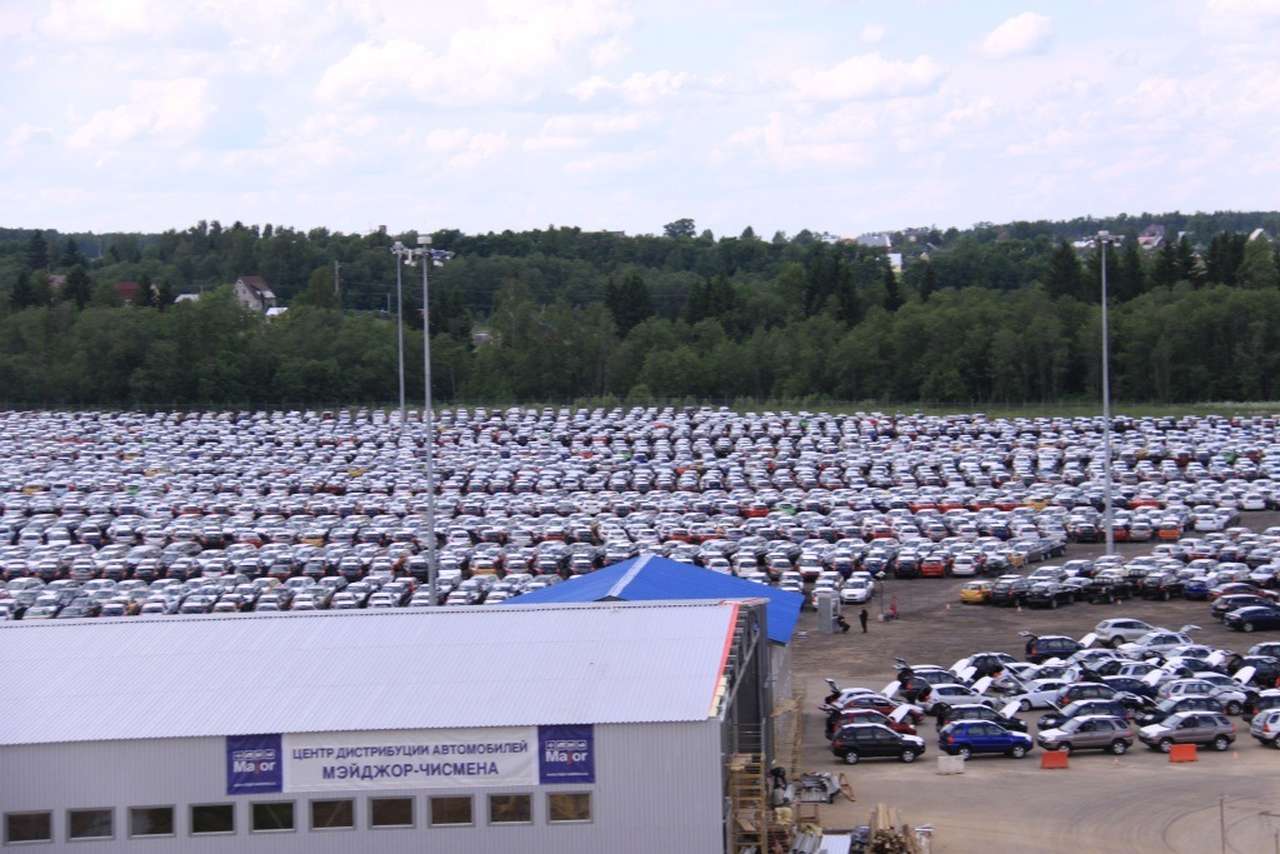 Россияне потратили на «Лады» и УАЗы в 9 раз меньше, чем на иномарки