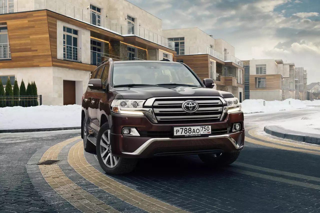 Toyota Land Cruiser 200: теперь с «гидрой»