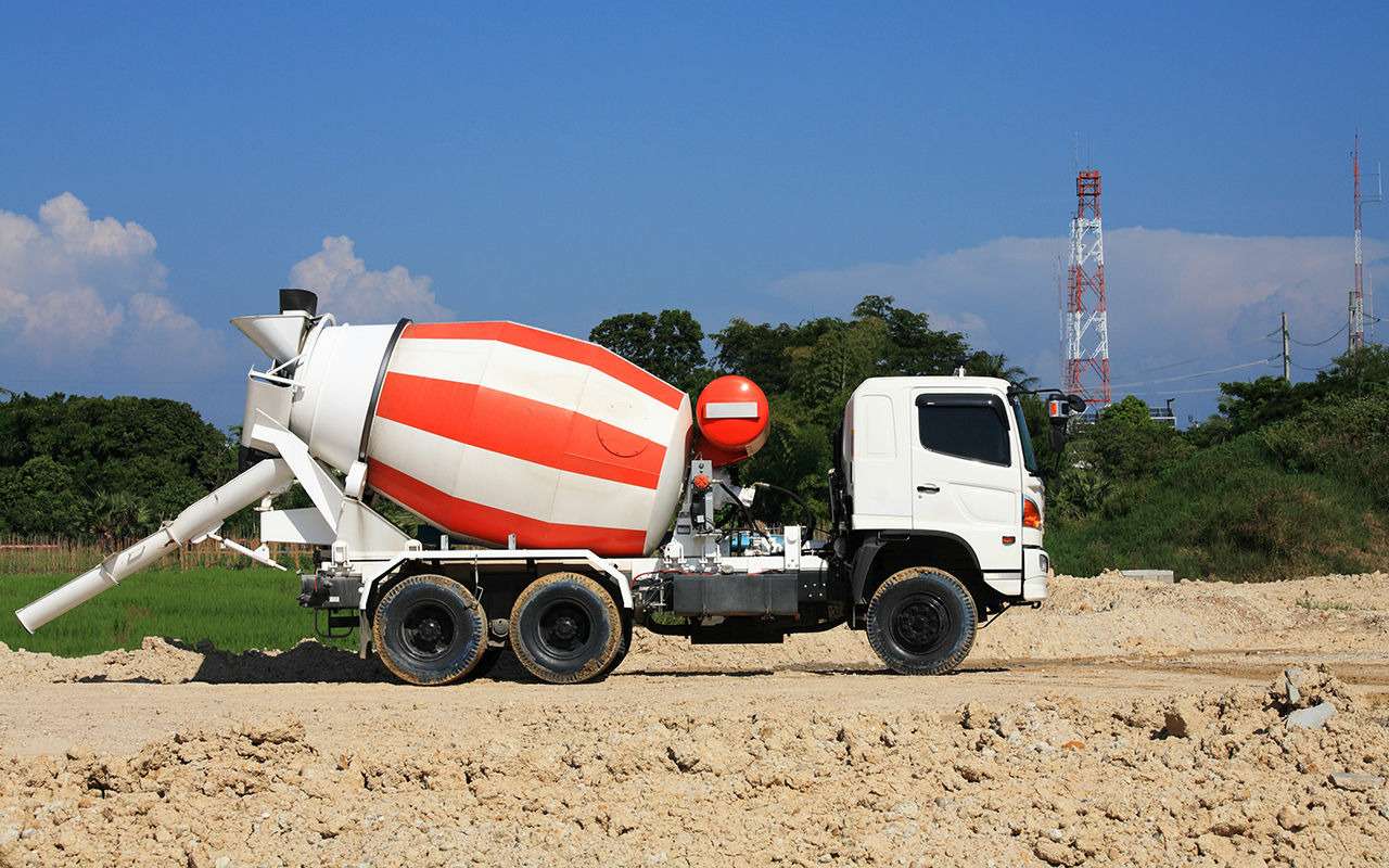 Медведев призвал строить больше «бетонок»