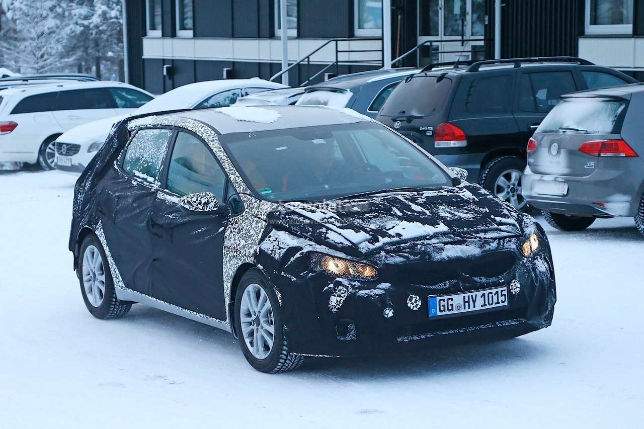 Kia начала тесты обновленного cee’d