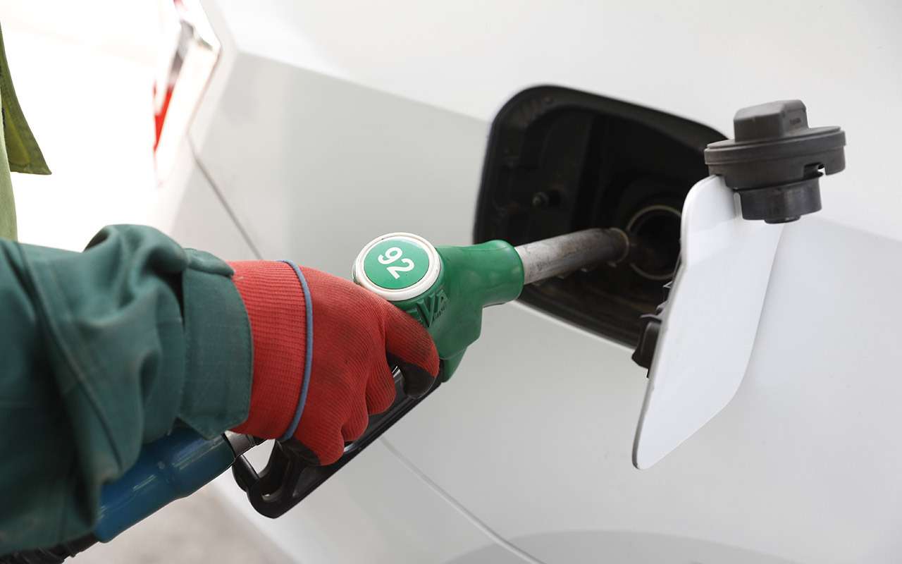 Названы риски заправки китайских машин бензином АИ-92