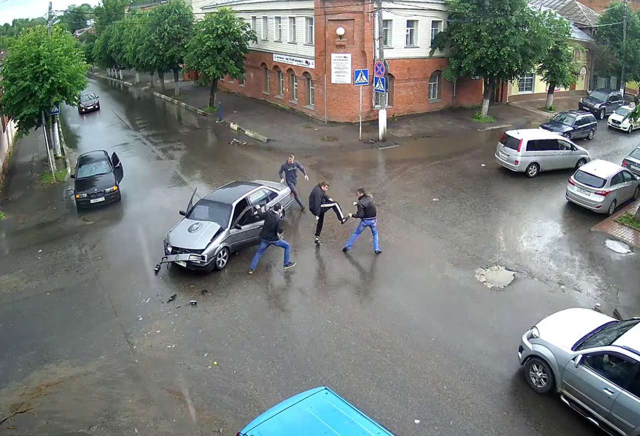 Когда после аварии кулаками машут