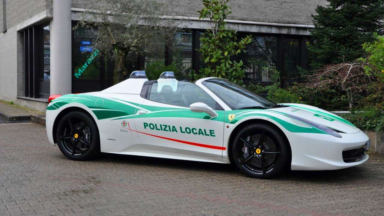 Игрушка ОПГ: итальянские копы приняли «мафиозный» Ferrari в свои ряды