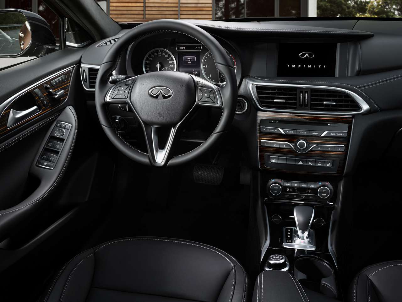 Интерьер 2016 Infiniti Q30