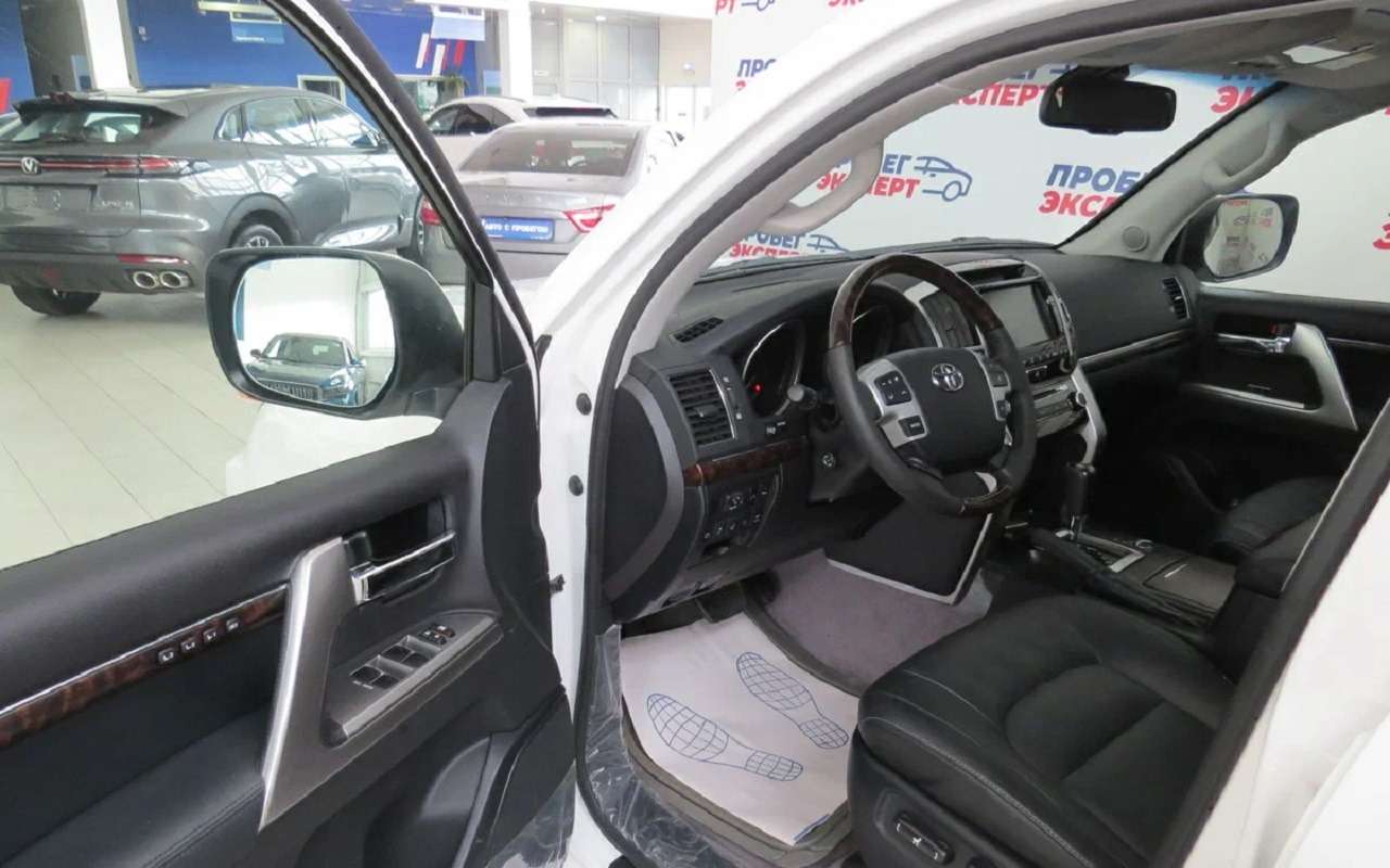 Toyota Land Cruiser 200