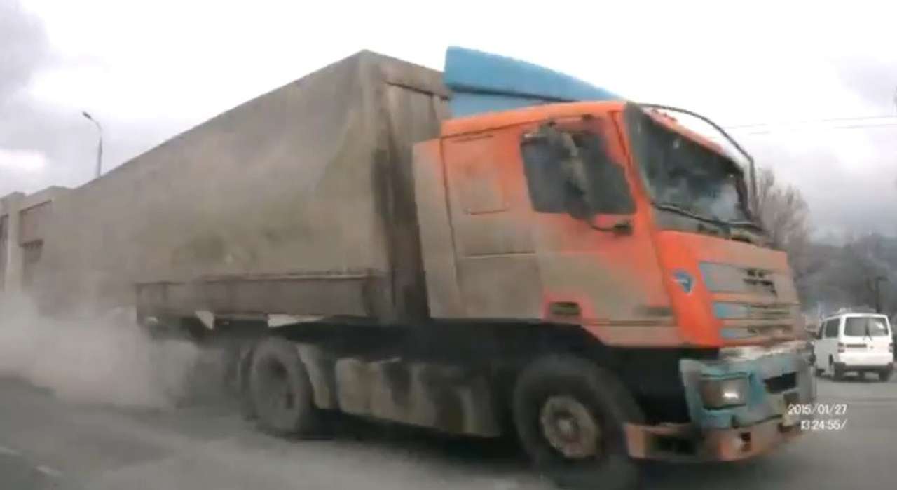 Фура протаранила 15 автомобилей в Новороссийске (ВИДЕО)