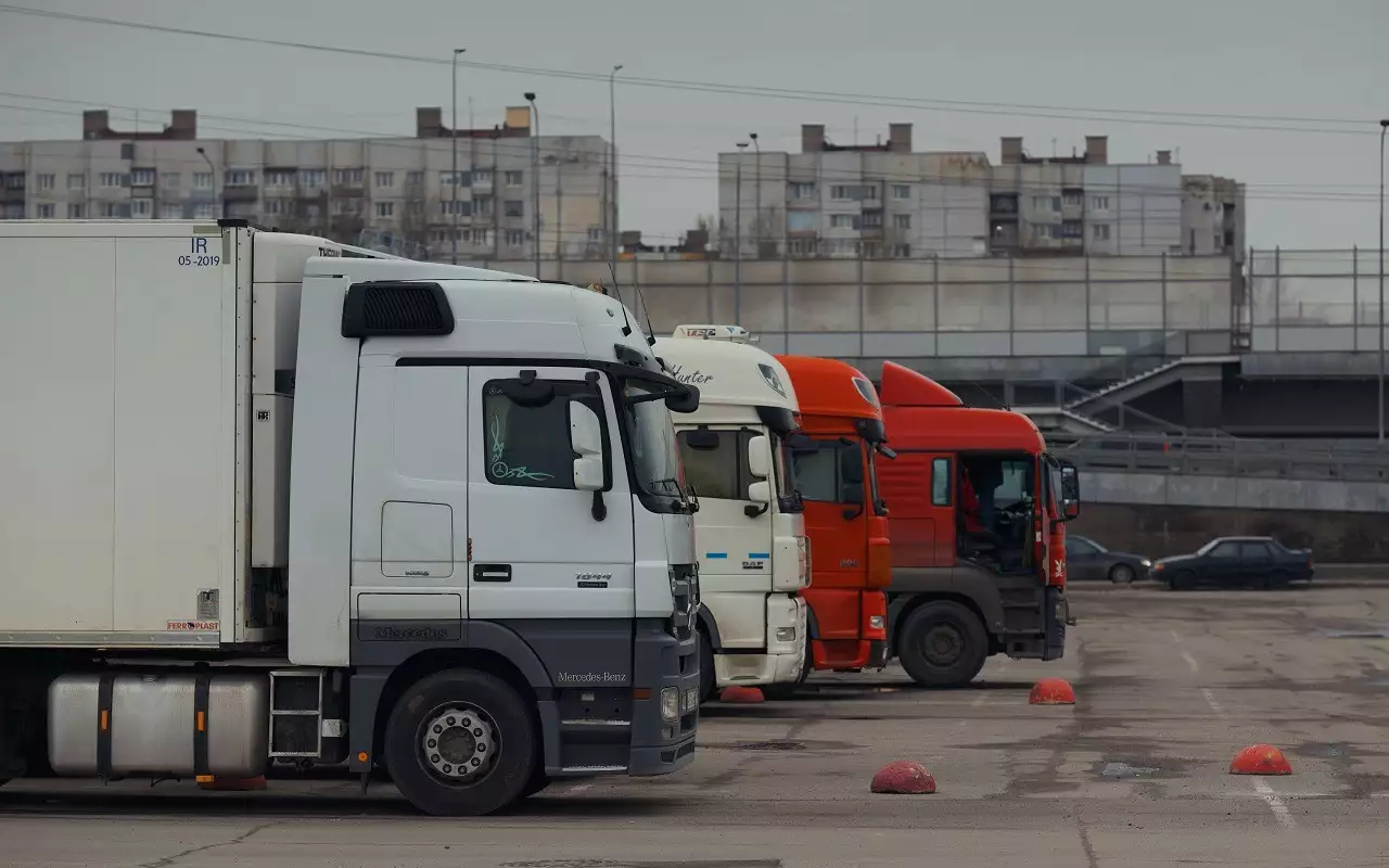 Грузоперевозки в России подорожали: названы причины