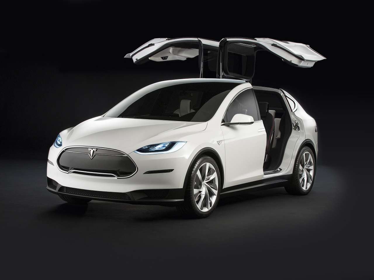 Электрокроссовер Tesla Model X запустят в сентябре