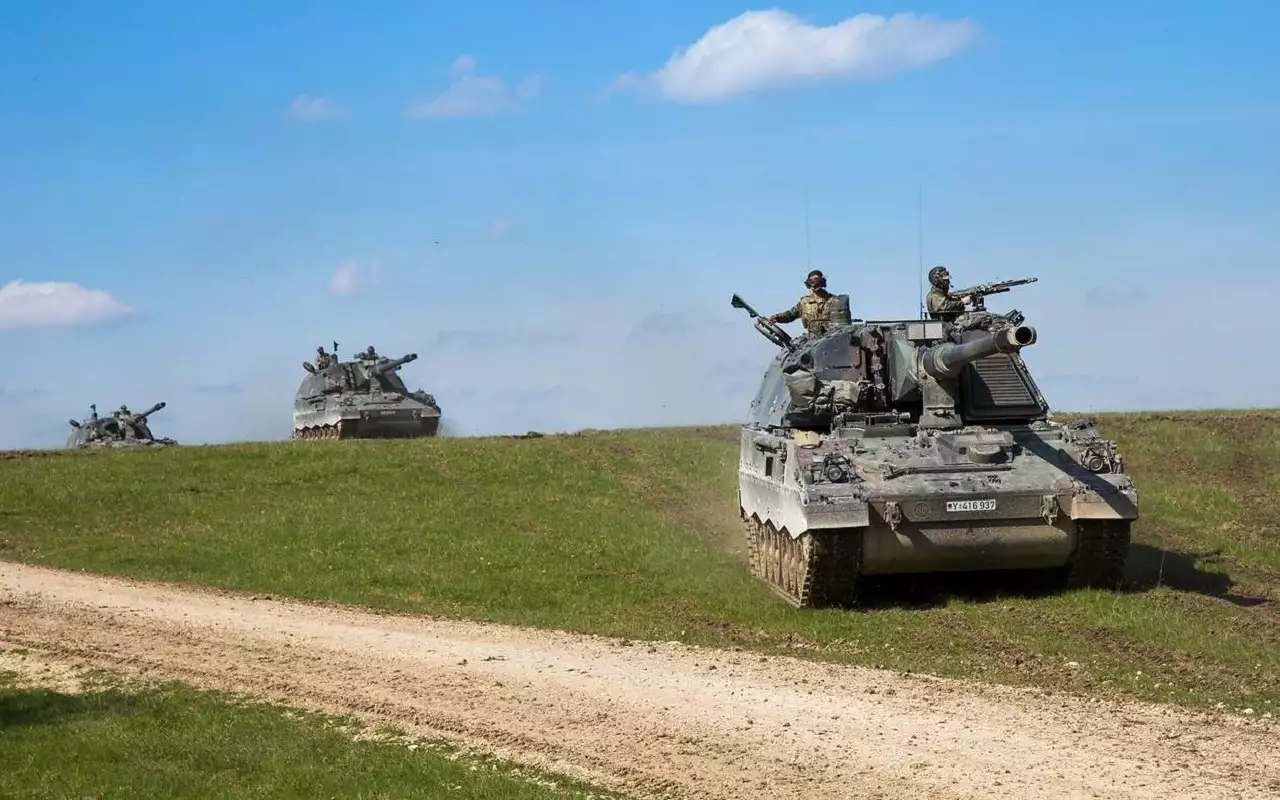 Мста-С против PzH 2000: чем российское орудие на гусеничном шасси лучше немецкого