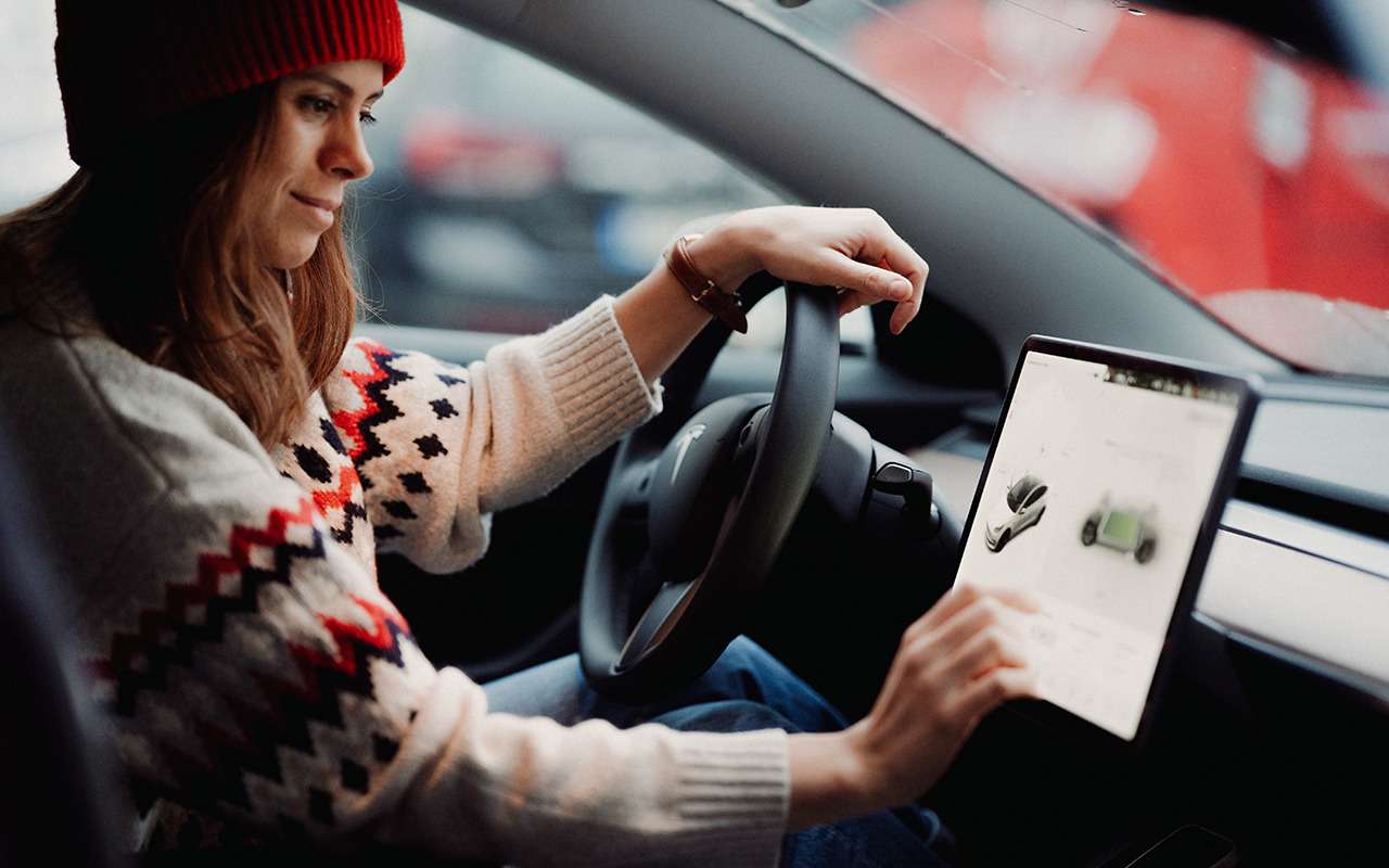 Не знаете, что подарить? Подарите эмоции от езды на премиальном электрокаре