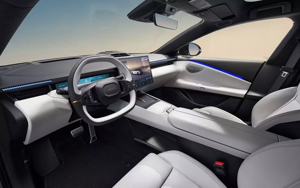 Интерьер Lynk & Co Z10