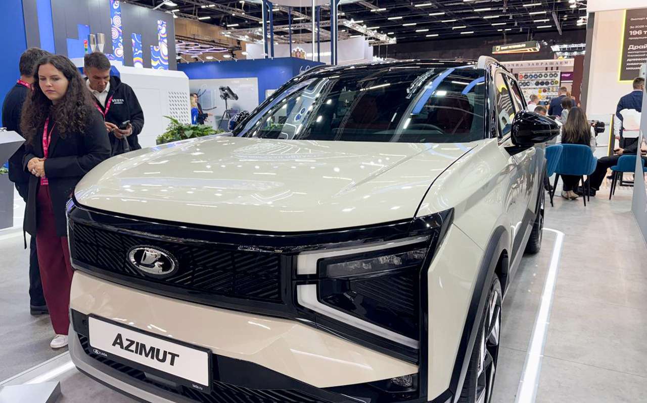 Кроссовер Lada Azimut на промышленной выставке «Иннопром» в Минске