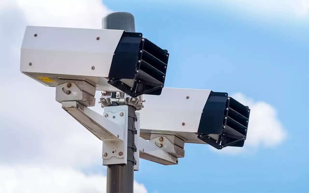 Радикально: водитель расстрелял дорожную камеру из-за штрафов