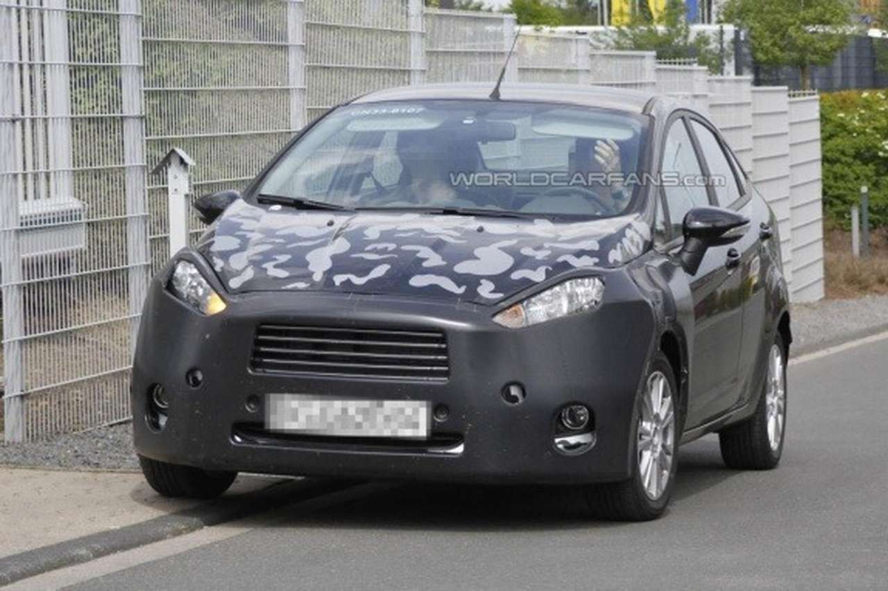 На дорогах впервые замечен обновленный седан Ford Fiesta
