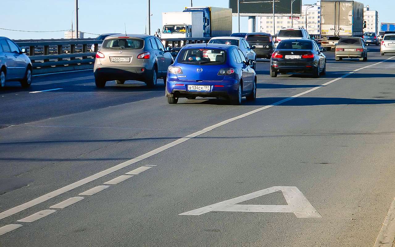 Как ездить по выделенной полосе и не получить штраф