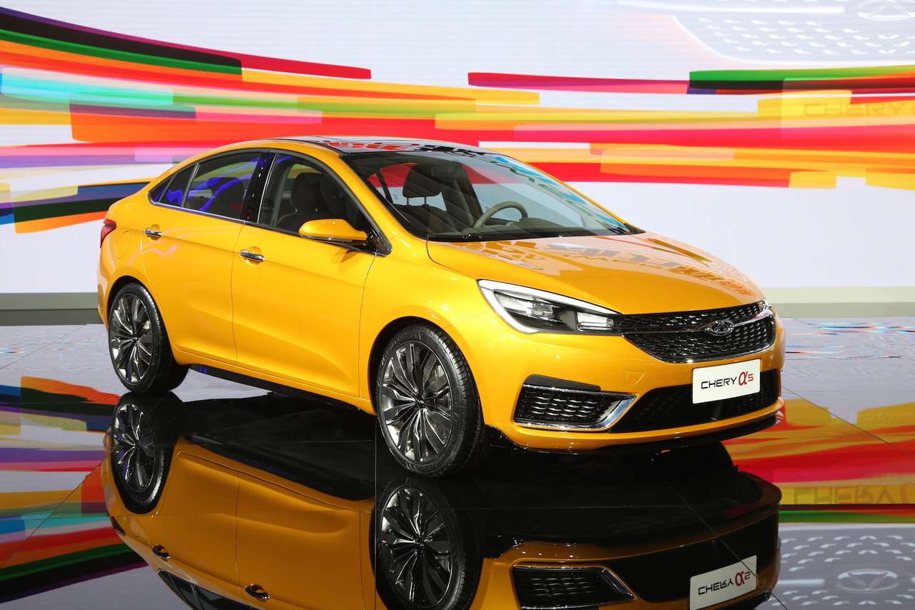 Chery показала α5 и Arrizo M7 и пообещала привезти в Россию «турбо-Тигго 5» 4х4