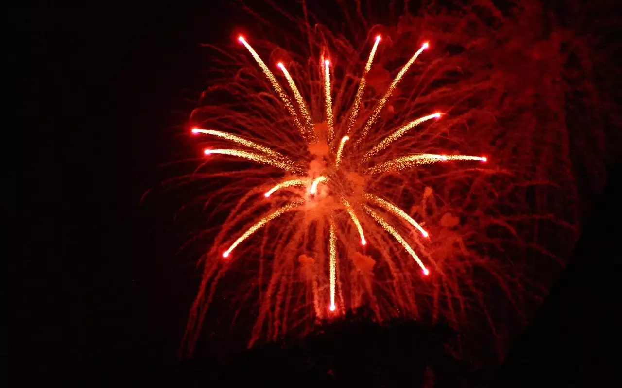 Что делать, если вашу машину повредили фейерверком