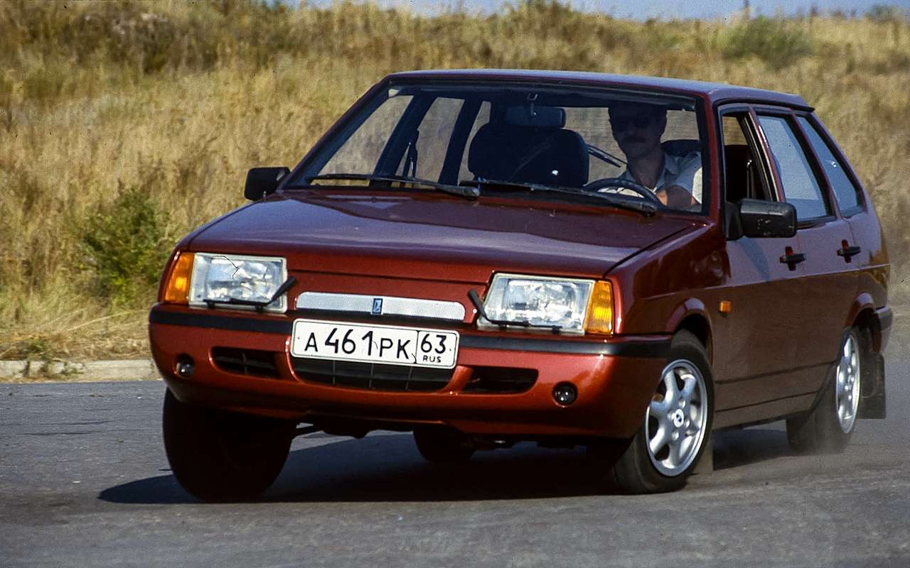 ВАЗ-2109 – Lada Samara Baltic, Valmet, Финляндия. Это, правда, уже не советский автопром, но все же… Автомобиль, также известный у нас как Евро-Самара, производили на заводе, сотрудничавшем в разное время с несколькими компаниями. В частности, там делали кабриолеты SAAB и Audi. Финские «девятки» отличали окраска, иные колеса, шины, сцепление, некоторые другие элементы. Ажиотажного спроса на такие Лады в Европе не было, часть ввезли в Россию. Выпуск вели с 1996 по 1998 годы. В 1999-м финская фирма слилась с компанией Metso. Автомобилями она больше не занимается.