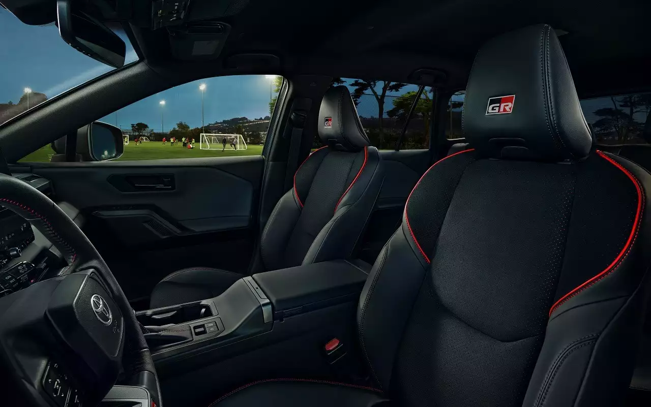 Интерьер Toyota RAV4