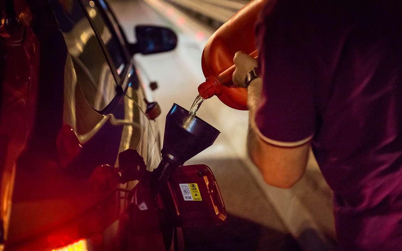 Какой бензин, антифриз, масло надо заливать в Весту — советы эксперта