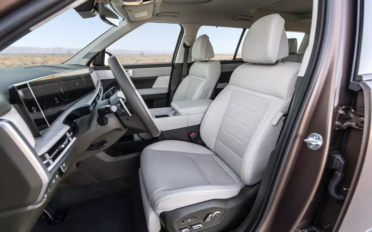 Интерьер Hyundai Santa Fe