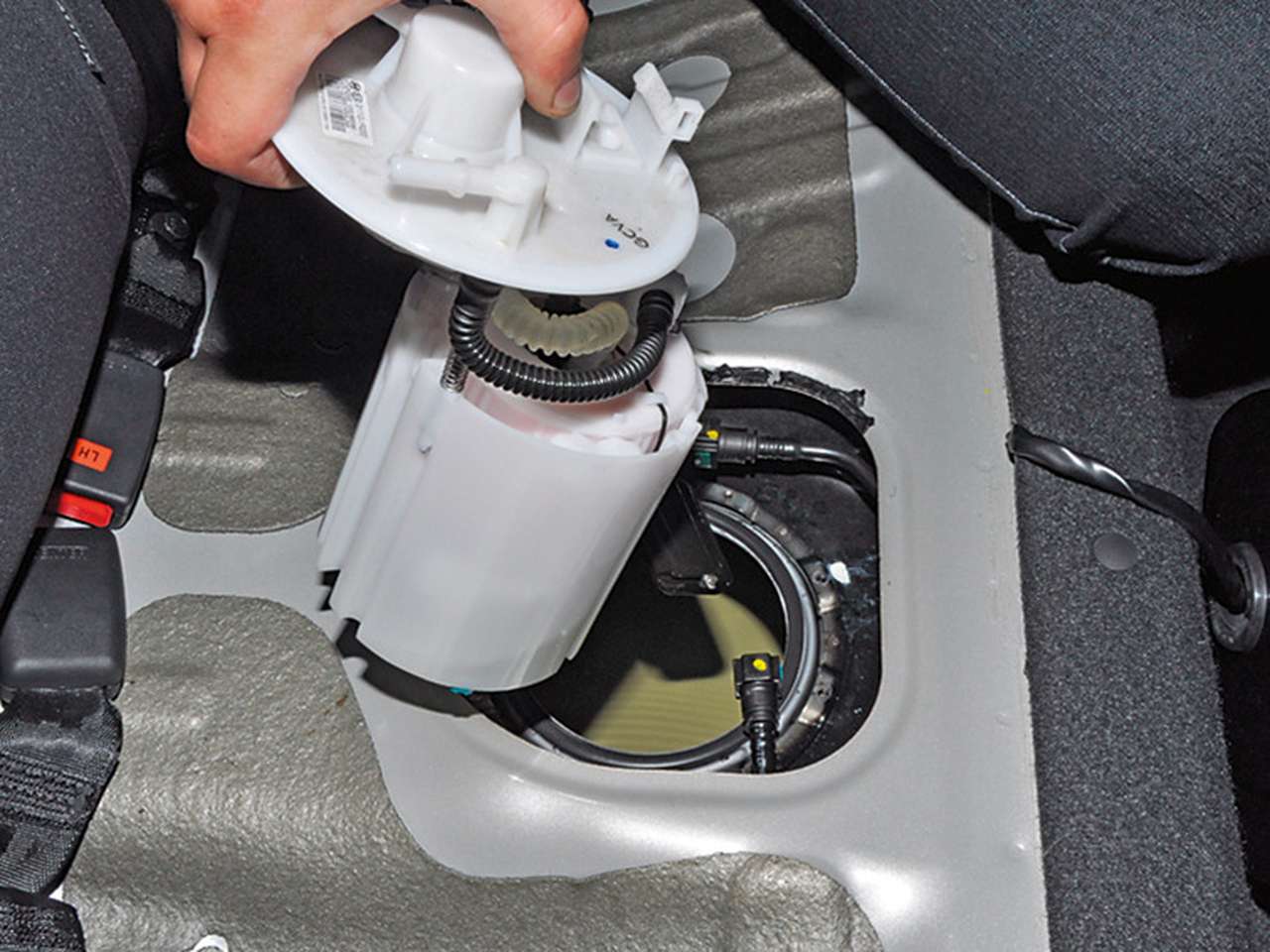 Замена топливного фильтра Hyundai Solaris