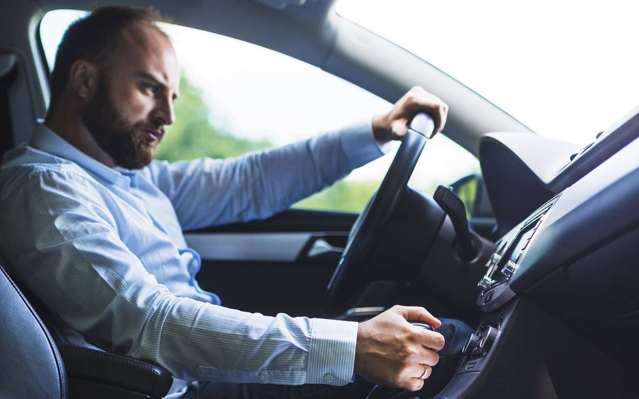 А в вашей машине есть полотенце и бутылка с водой? Делимся лайфхаком от профи