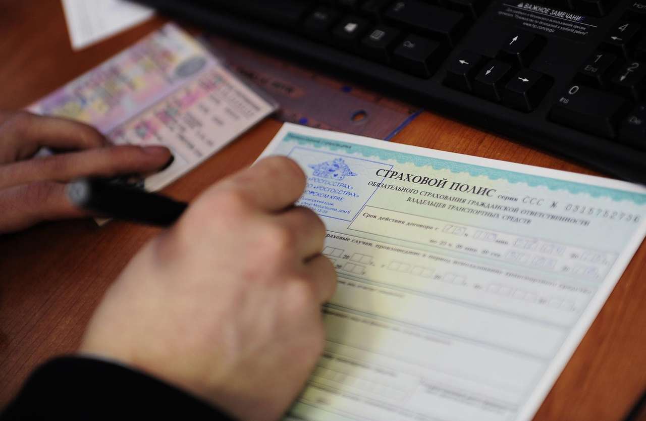 Страховщики в июле начнут тотальную замену полисов ОСАГО