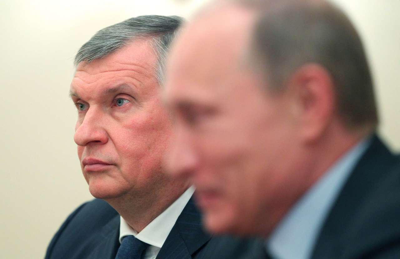 Игорь Сечин предложил президенту отказаться от налогового маневра