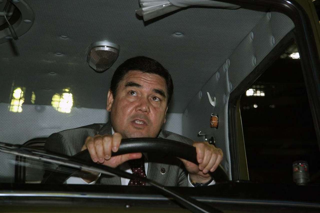 Большой любитель автомобилей - Президент Туркменистана за рулем КАМАЗА