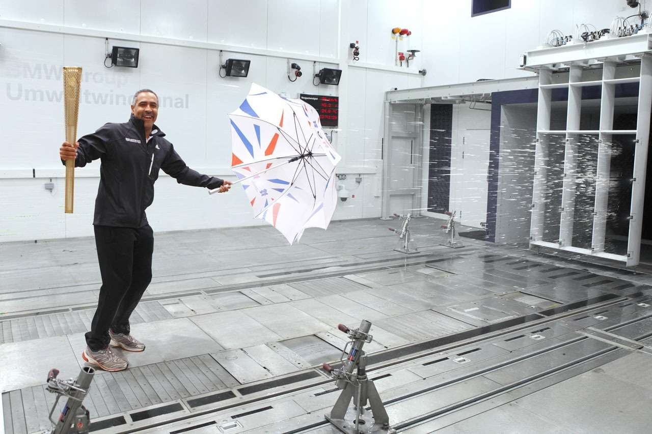 Олимпийский факел проверили в BMW