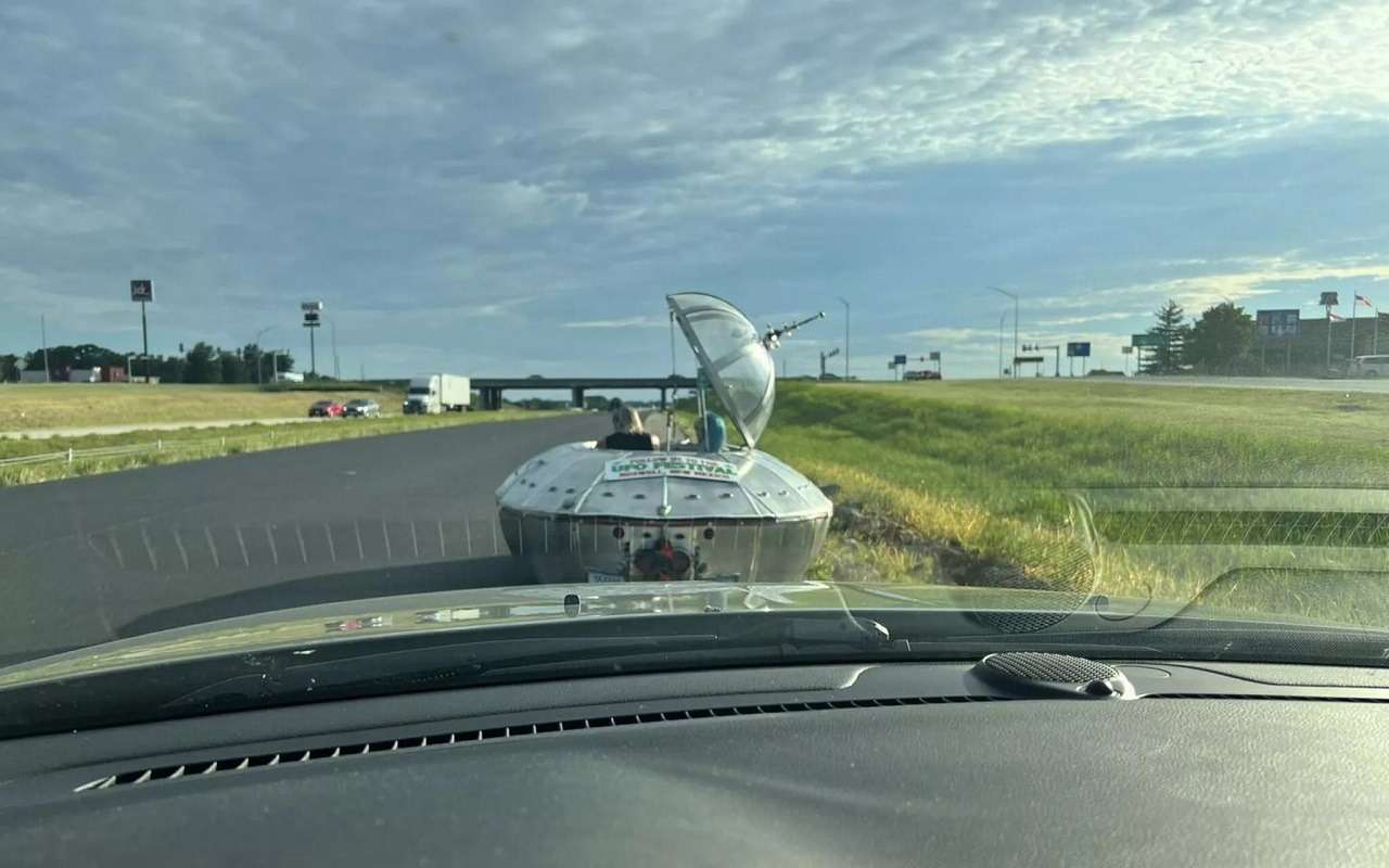 Когда впервые встречаешь НЛО с гуманоидами внутри