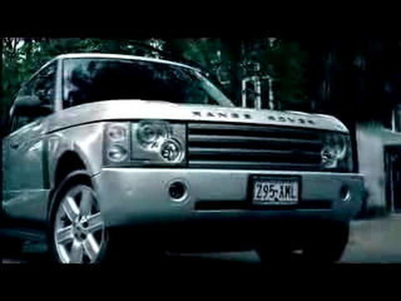 Land Rover грязи не боится (ВИДЕО)