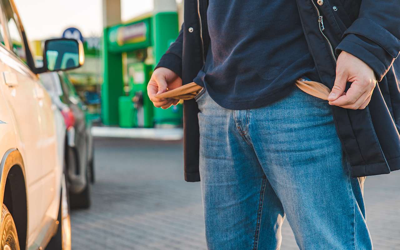 На АЗС свои законы: за что водителю может грозить штраф до 50 тысяч