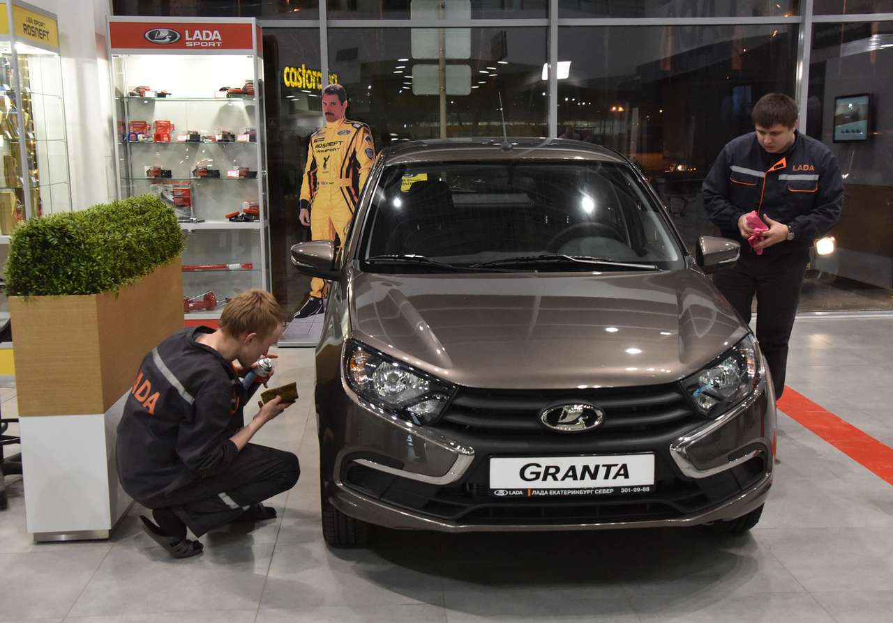 Мы все меньше покупаем автомобилей. И прогноз неутешительный