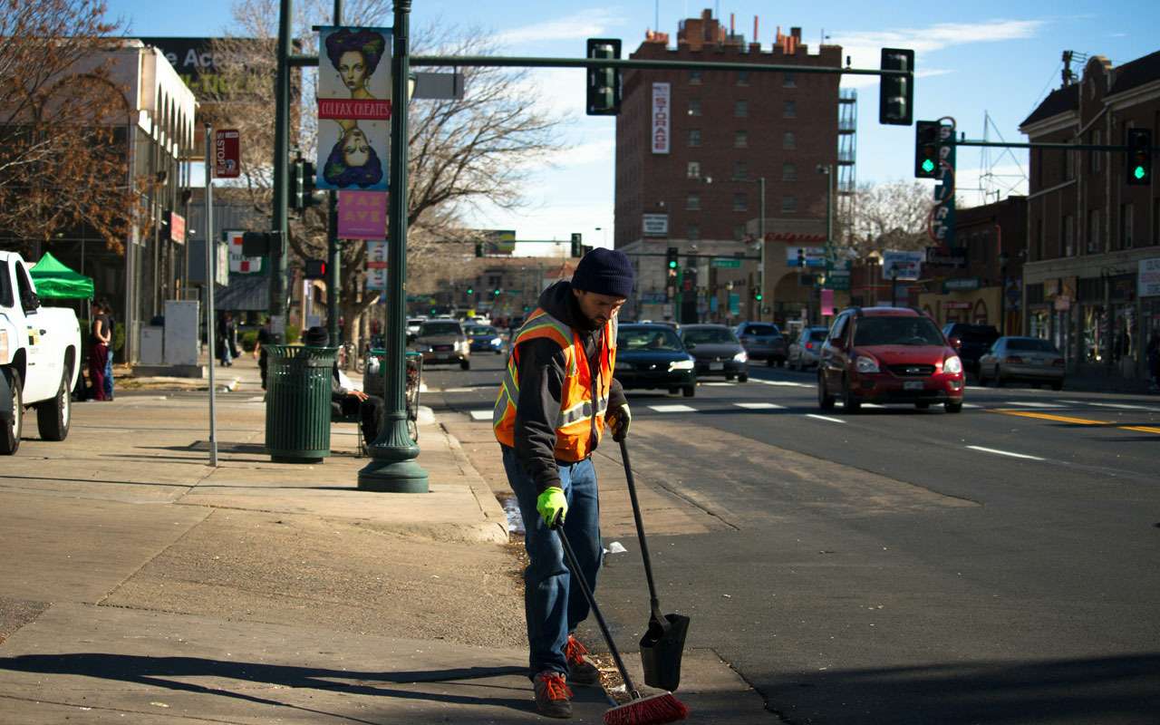 Кто мусорит на наших дорогах