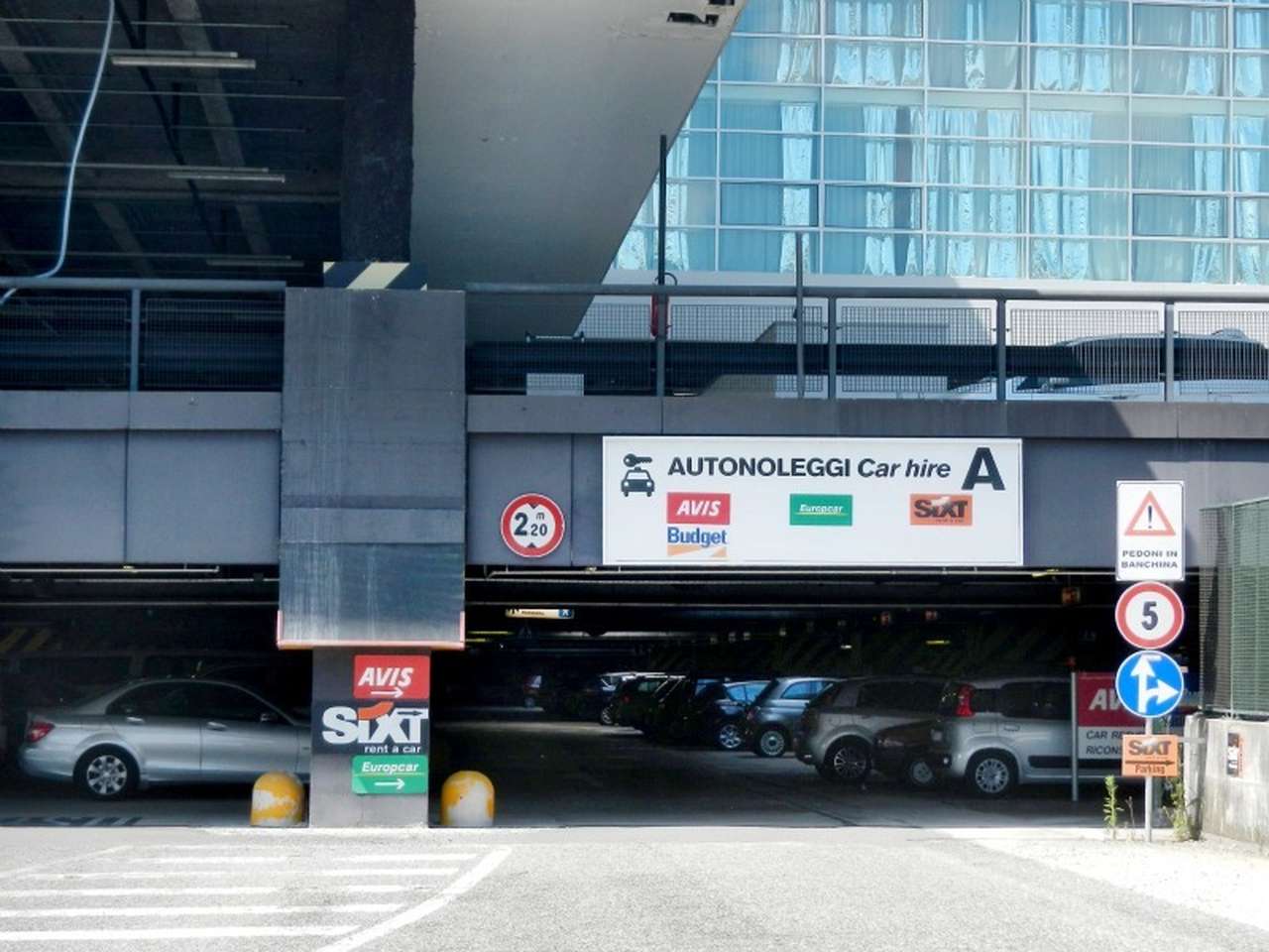 Стало известно, где и когда выгоднее брать автомобиль напрокат