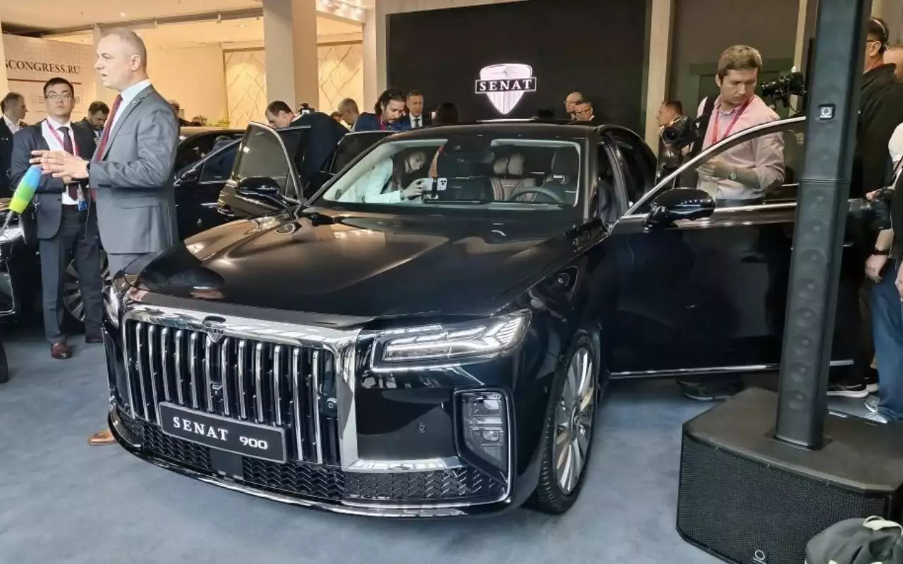 Aurus Senat 900