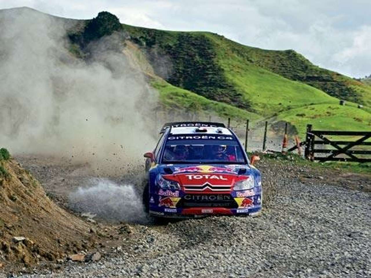 С некоторых пор Себастьен Лоэб едет по гравию не хуже финнов. А на асфальте он всегда был самым быстрым.