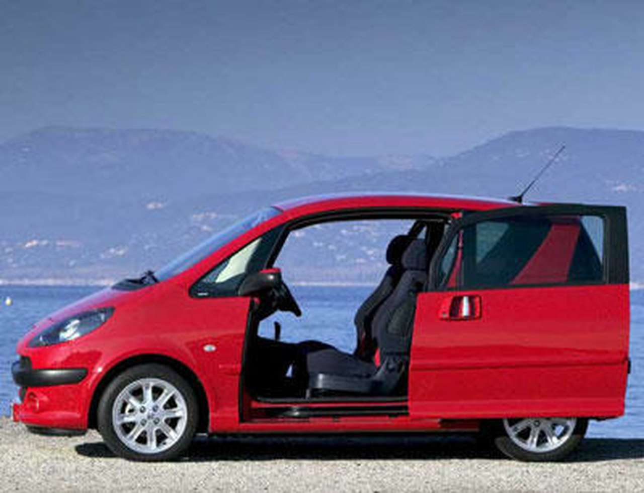 Сменные салоны к Peugeot 1007 за 243 евро