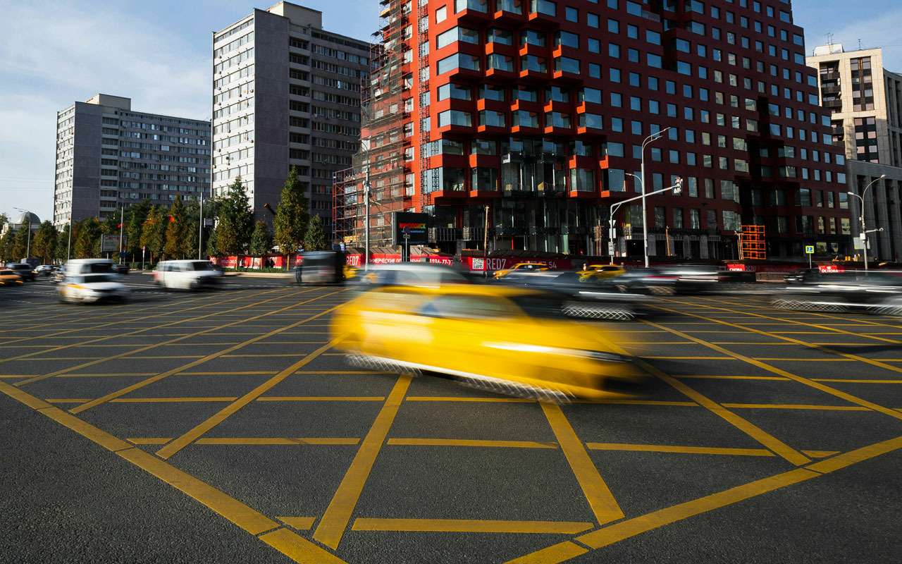 Машин – больше, а аварий – меньше: Ликсутов объяснил, почему Москва становится безопаснее