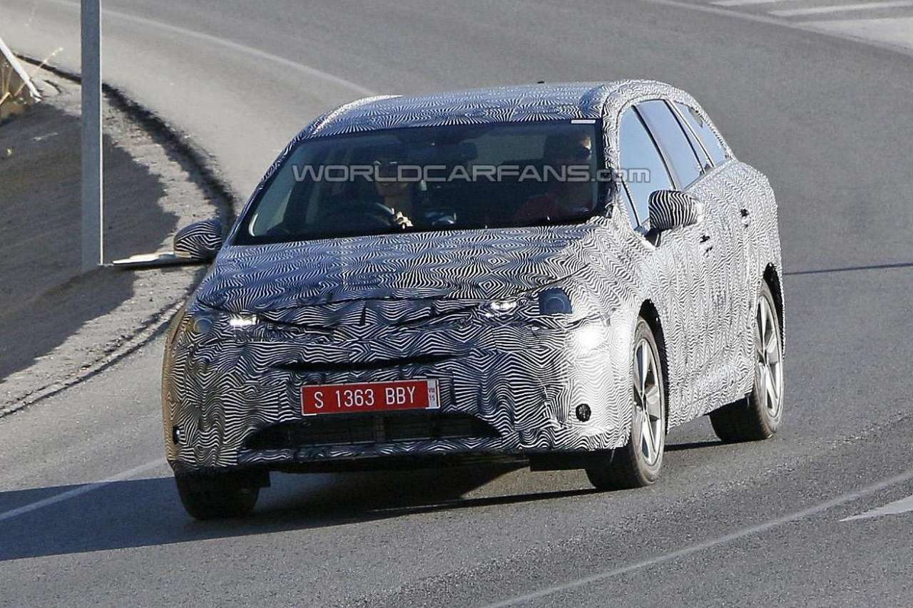 Toyota в очередной раз обновит Avensis