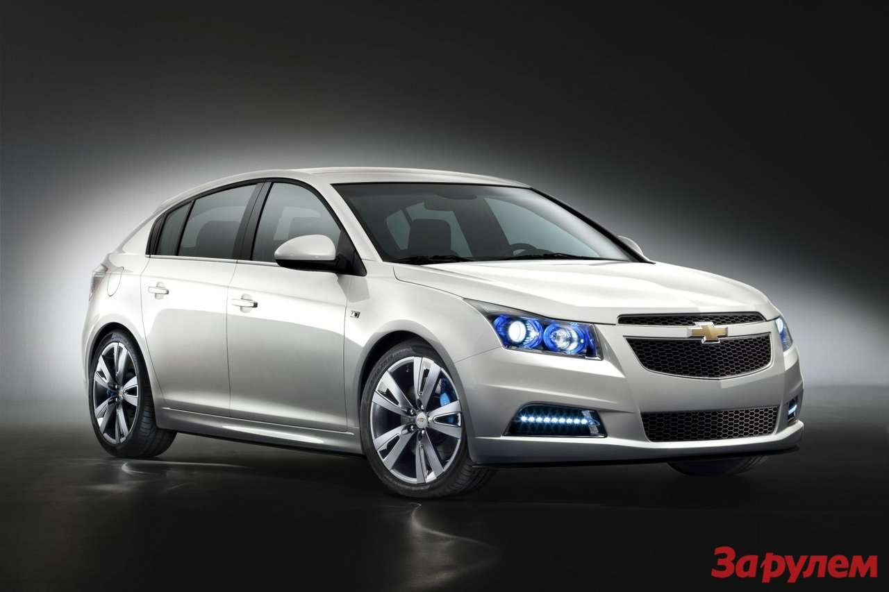 Продажи хэтчбека Chevrolet Cruze начнутся в середине 2011 года