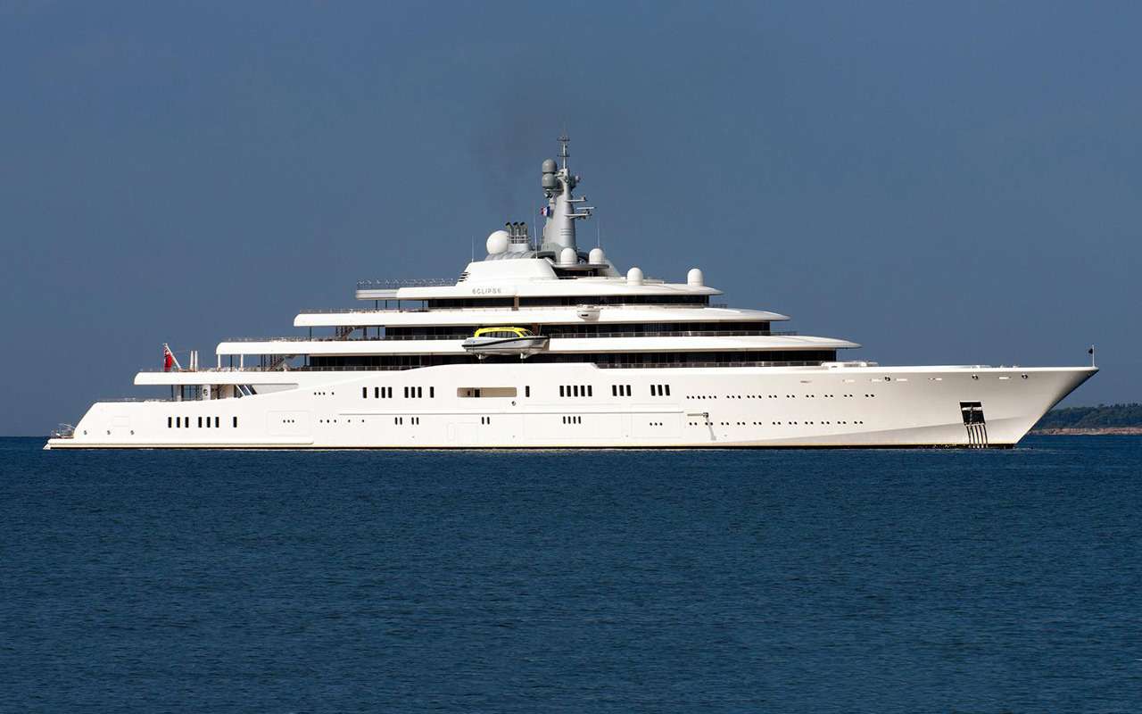 Сколько стоит одна заправка яхты Абрамовича — вы не поверите
