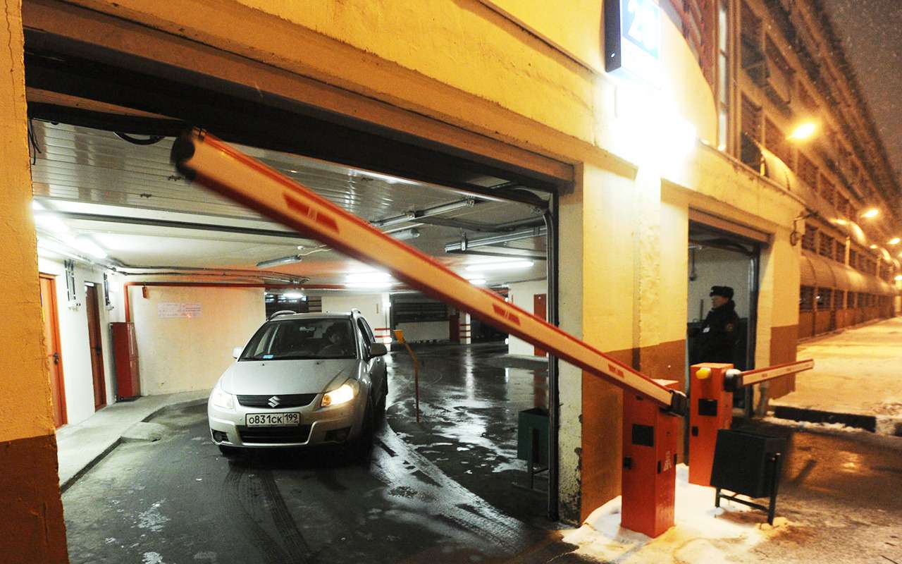 Платные парковки во дворах: «За рулем» разобрался, что происходит в Москве