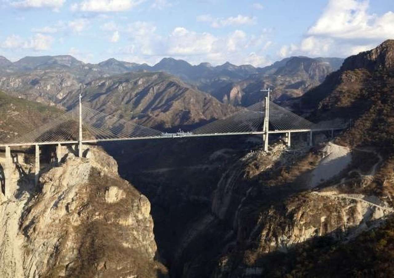 В Мексике построили самый высокий подвесной мост