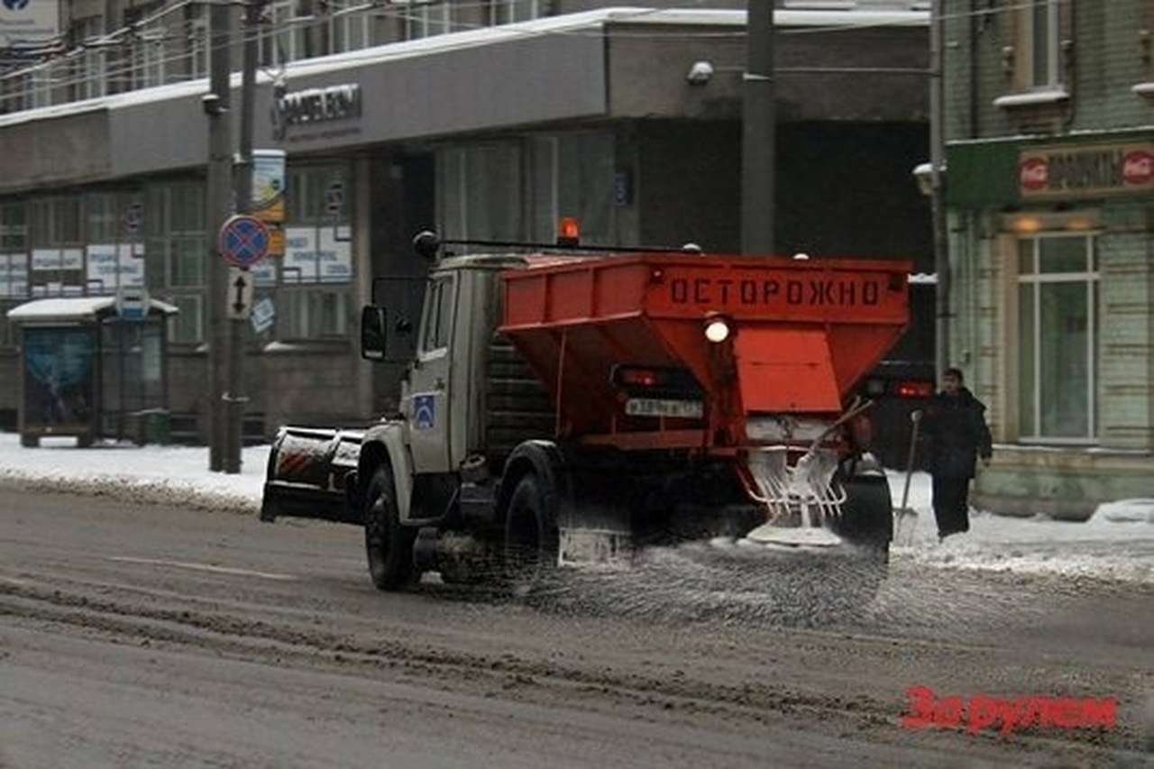 Из-за противогололедных реагентов машины рискуют сгнить за сезон