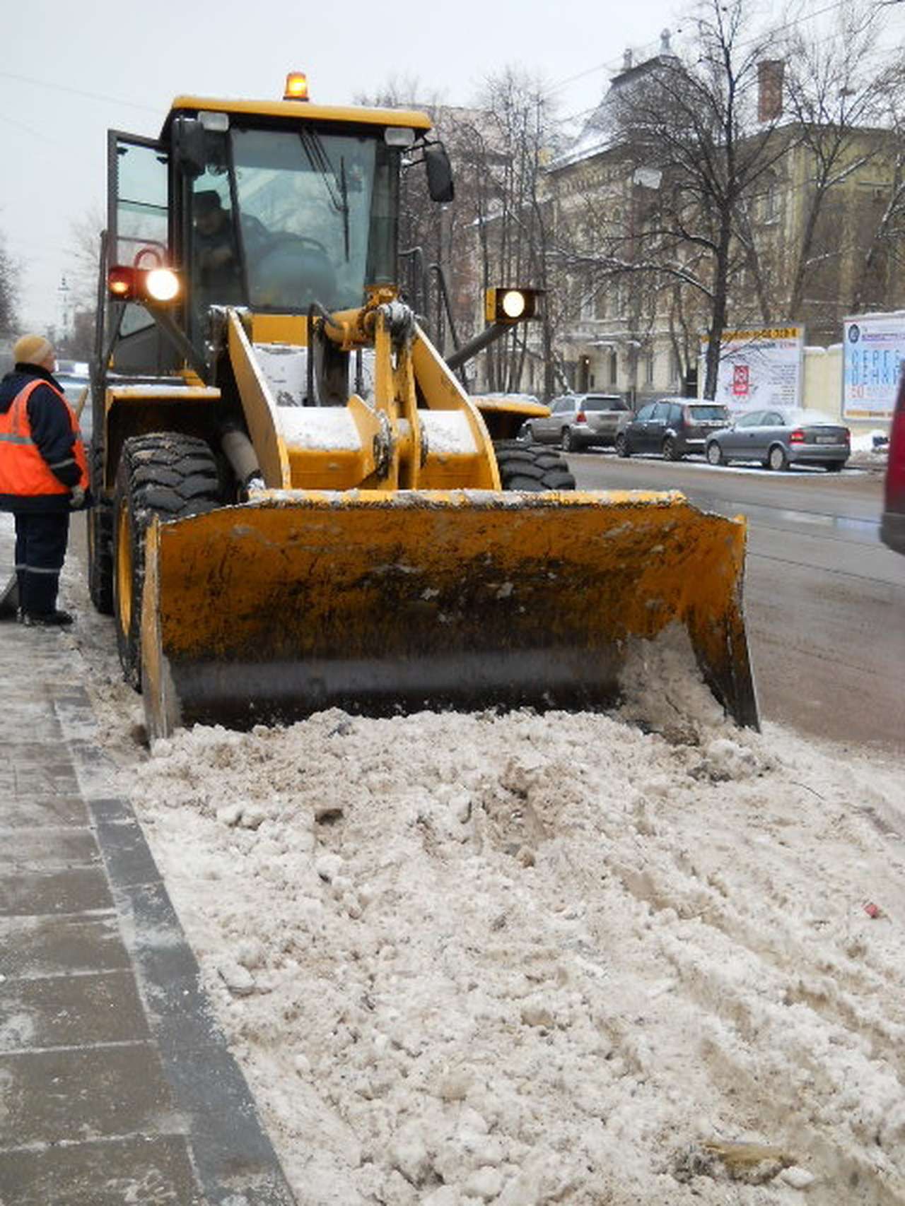 Столичные эвакуаторы взялись за грузовики